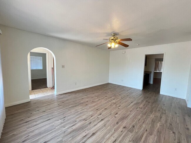Foto del edificio - No Hoa! Single Story House with 4 Bedrooms 2 Bathrooms!