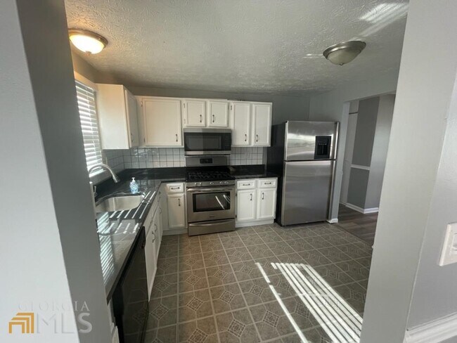 Building Photo - 6097 Raintree Bend