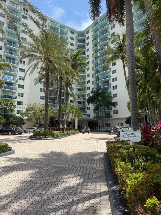 Building Photo - 3801 S Ocean Dr