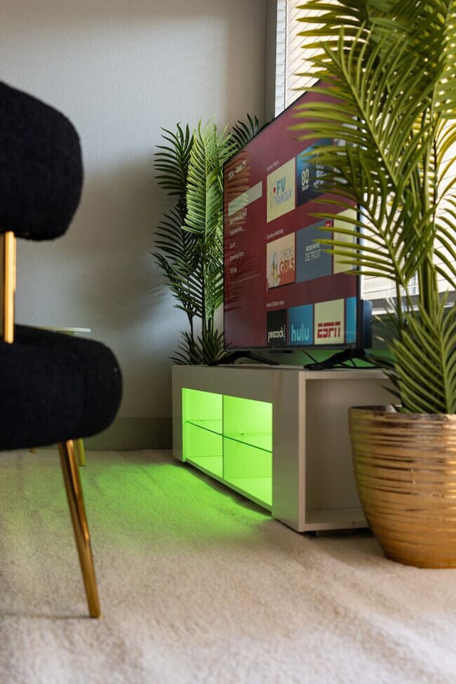 Building Photo - 3930 Westcliff Rd