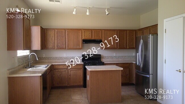 Building Photo - 7107 S Placita ATOYAC
