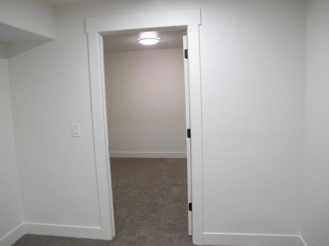 Building Photo - 2037 Bridle Cir