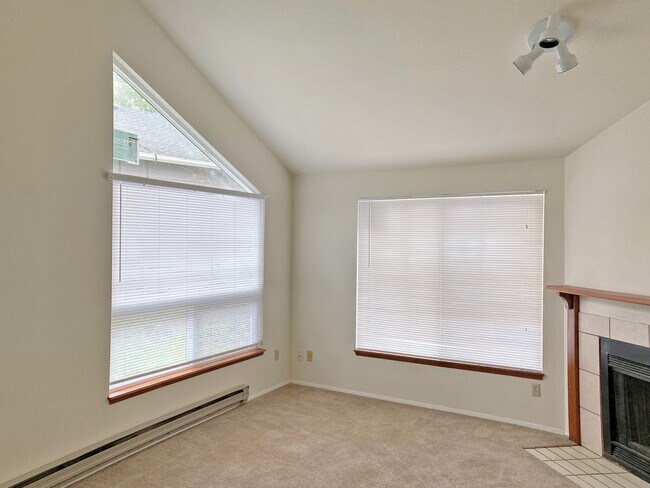 Foto del edificio - Lovely 3 Bedroom Home in Gated Community i...