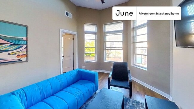 Foto del edificio - Private bedroom in 3 bed/1 bath Home
