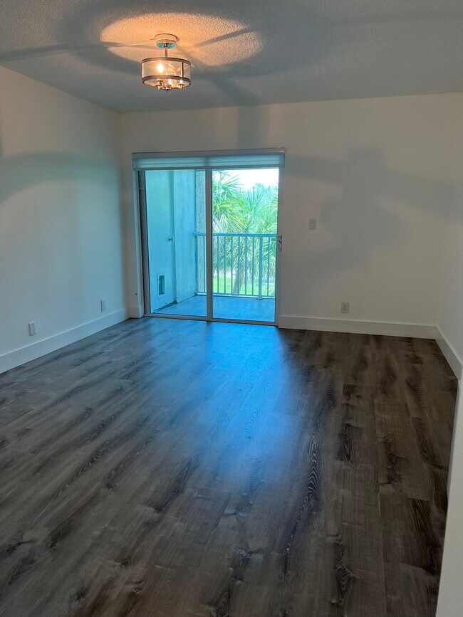 Building Photo - 140 Lakeview Dr