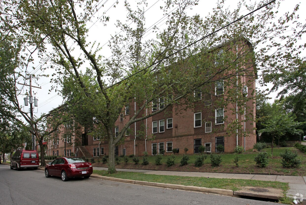 Primary Photo - 1717 S St SE