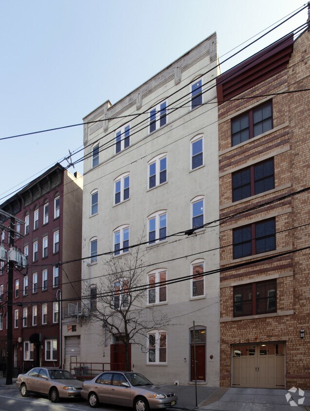 Primary Photo - 227 Grand St