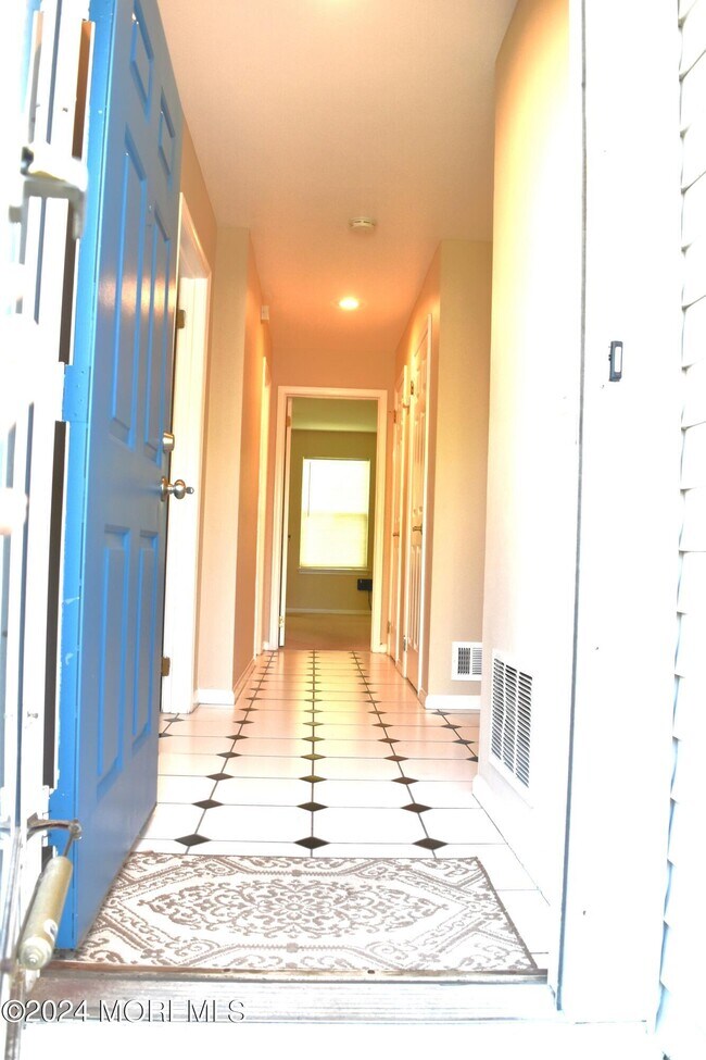 Building Photo - 49 Poplar Pl