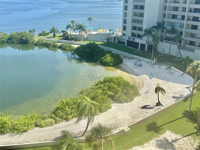 Foto del edificio - 6009 Sea Ranch Dr