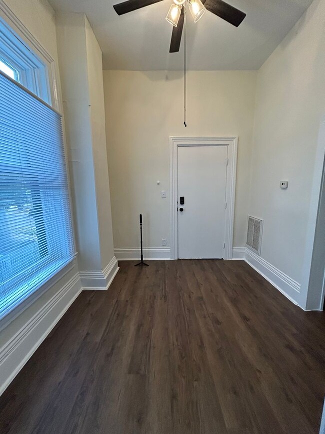 Photo - 1214 Columbia St Apartment