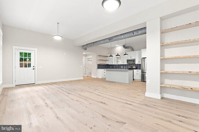 Foto del edificio - 5565 Pennell Rd
