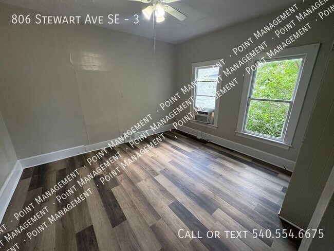 Foto del edificio - 806 Stewart Ave SE