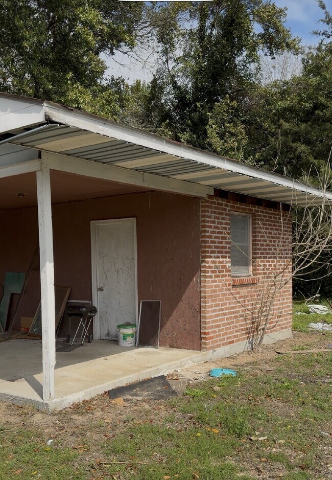 Foto del edificio - Handyman Special – Land + Home (Rent-to-Own)