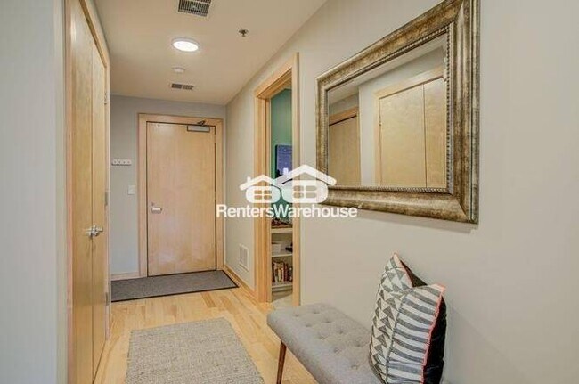 Foto del edificio - 2 bedroom 2 bath Condo in Minneapolis Available April 4th!