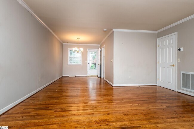 Foto del edificio - 815 Edwards Rd