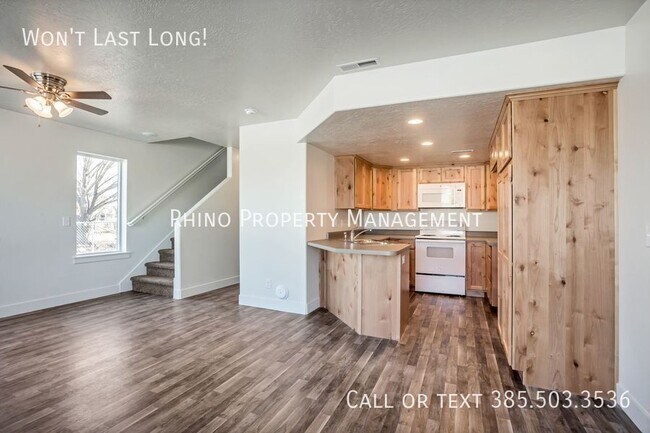Building Photo - 3 Bedroom/2.5 Bathroom Townhome In Midvale