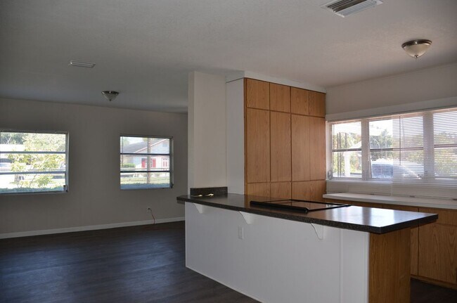 Building Photo - 132 McKean St