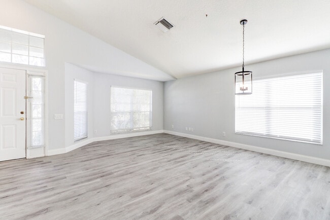 Foto del edificio - 29806 Morningmist Dr