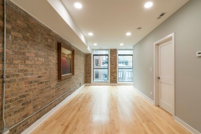 Foto del edificio - 23 W Hubbard St