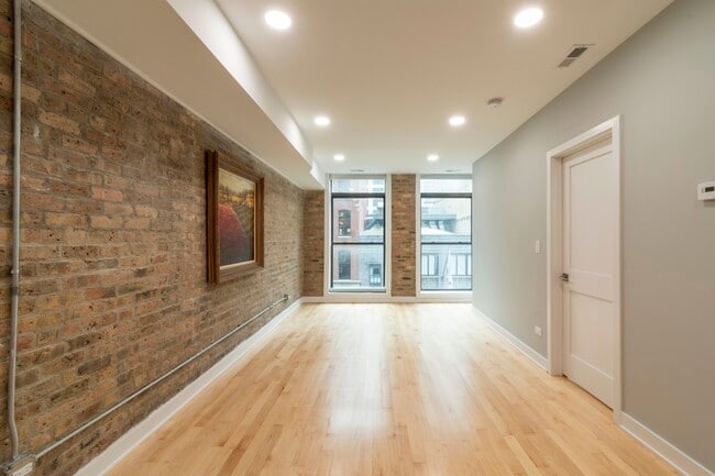 Building Photo - 23 W Hubbard St