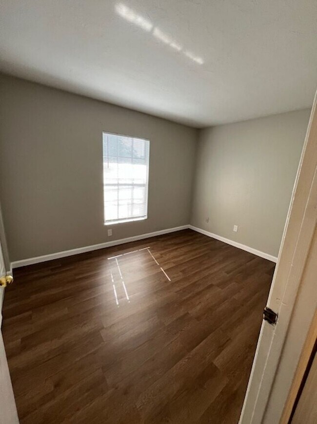 Foto del edificio - 2-bedroom, 1-bathroom home in the Pine Rid...