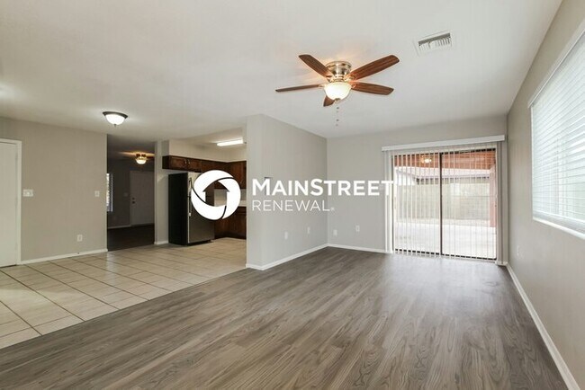 Foto del edificio - 3 Bedroom Pet-Friendly Home in Glendale, A...