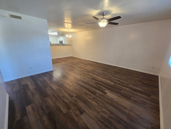 Building Photo - Quiets, Comfortable Living