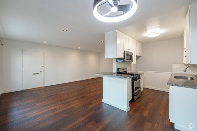 2 habitaciones, 2 baños - 1000 pies cuadrados - Comedor - 12210 Magnolia Blvd