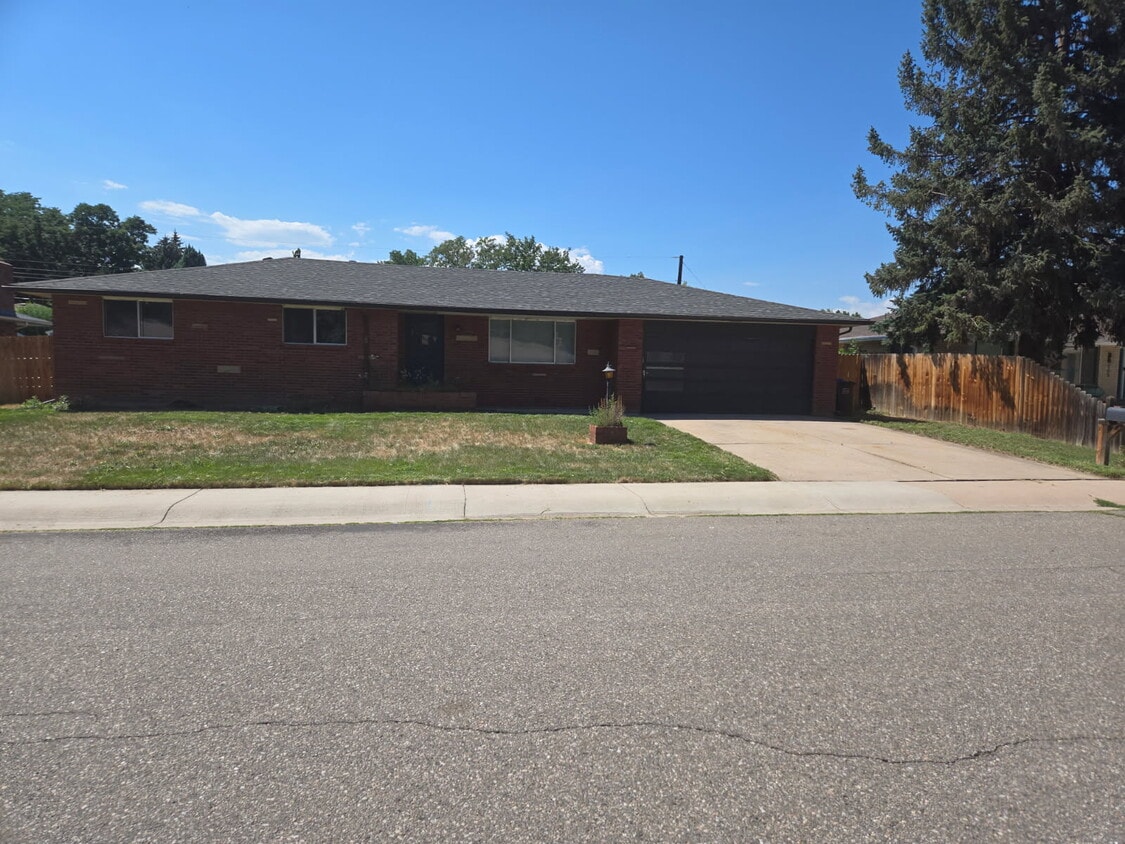 Primary Photo - 2105 N Empire Ave