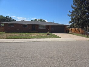 Building Photo - 2105 N Empire Ave
