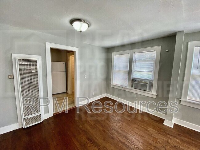 Foto del edificio - 901 N Ellison Ave