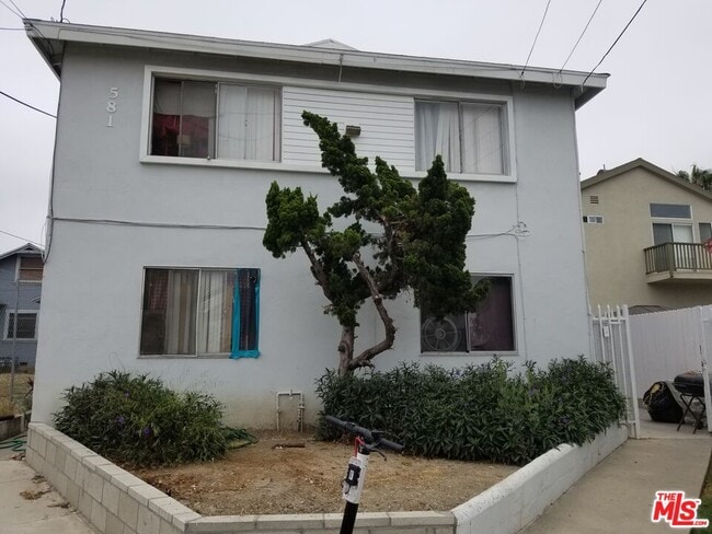 Foto del edificio - 581 Bonita St