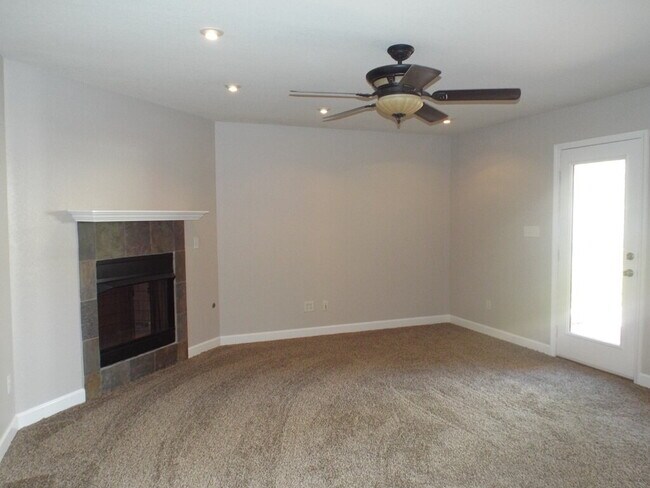 Building Photo - Spacious Pace Home with Office, Fireplace ...