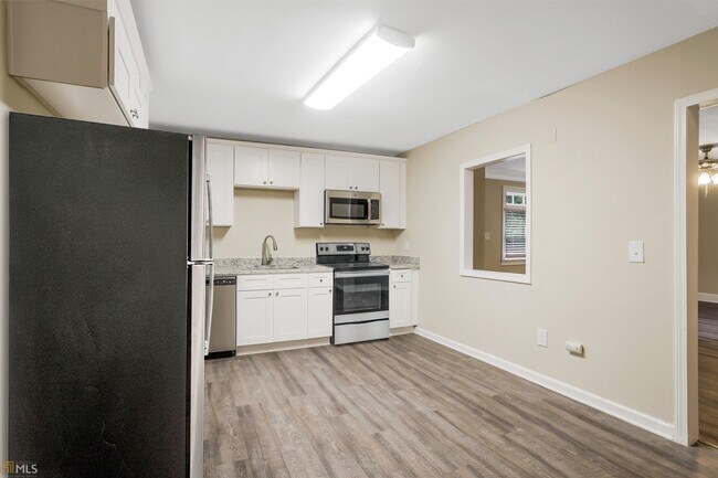 Building Photo - 762 Plainville Way SW