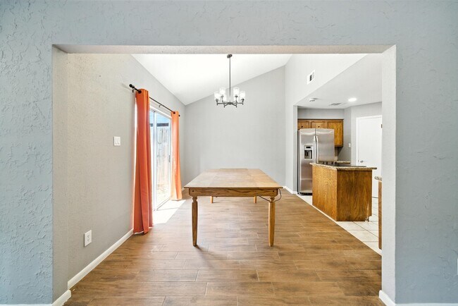 Foto del edificio - 13310 Ravensway Dr