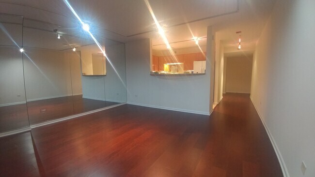 Foto del edificio - 345 N La Salle Dr