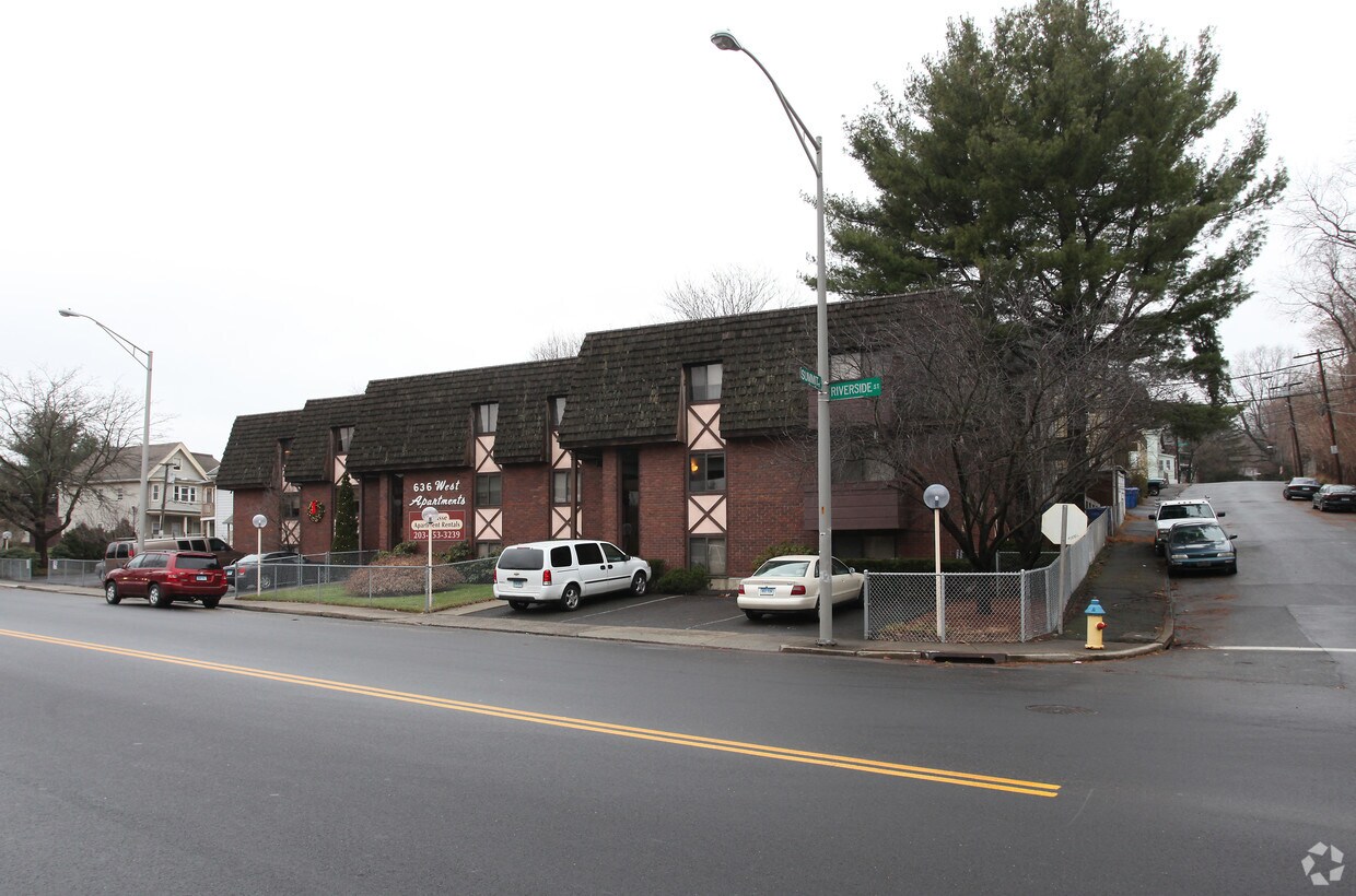 Building Photo - West Apartments