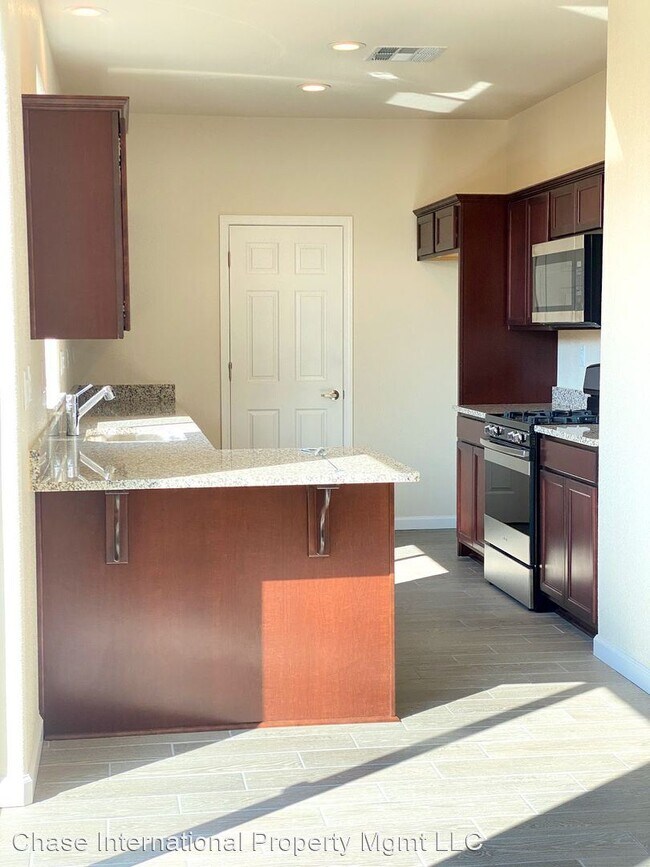 Building Photo - 4 br, 2.5 bath House - 3633 Ruidoso Street