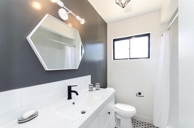 Foto del edificio - 337 S Avenue 60
