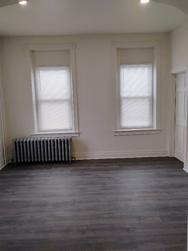 Building Photo - 323 Lehman St