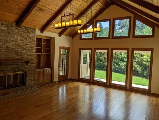 Building Photo - 4825 Lakeland Dr