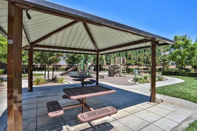 Foto del edificio - 20956 Cornerstone Dr