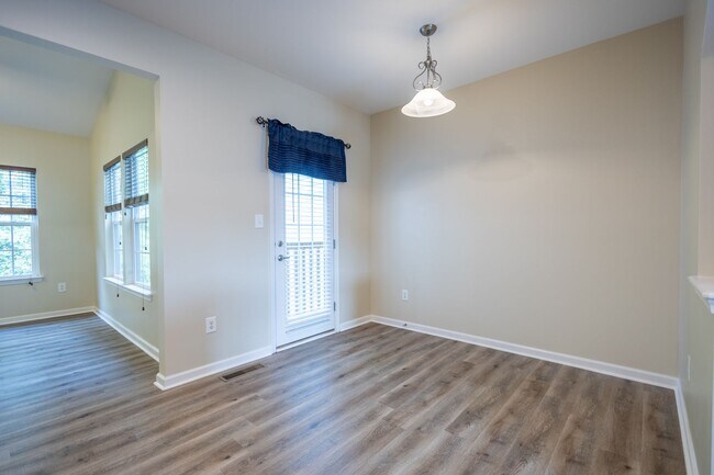 Building Photo - Lovely 3 BR/2.5 BA Townhome in Glen Burnie!