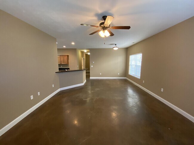 Foto del edificio - 537 Walnut Creek Dr