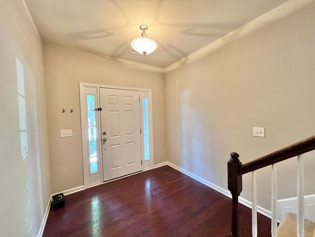 Building Photo - Excellent 4BD, 3.5BA Apex Townhome Near Do...