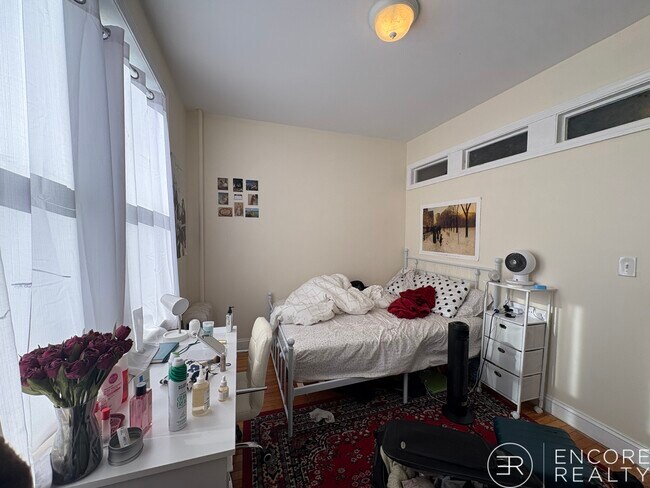 Building Photo - 56 Egmont St