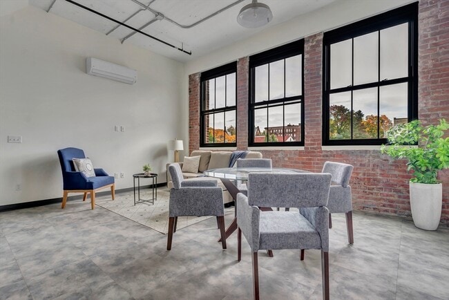 Building Photo - 151 Chestnut St