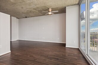 Building Photo - 5925 Almeda Rd