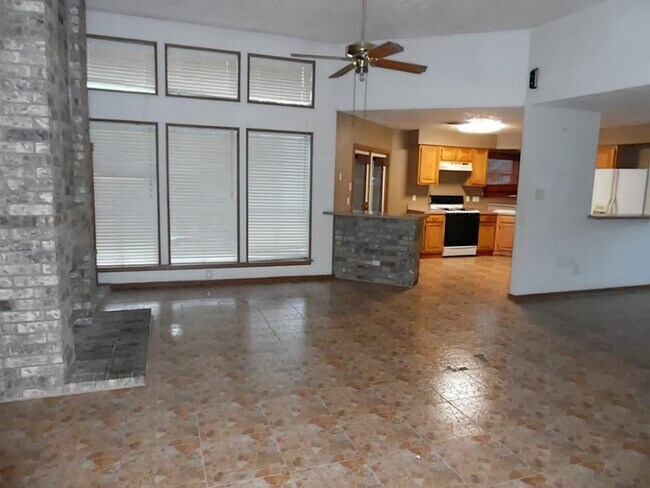 Building Photo - 339 El Toro Ln