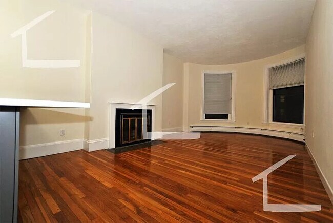 Building Photo - 922 Beacon St